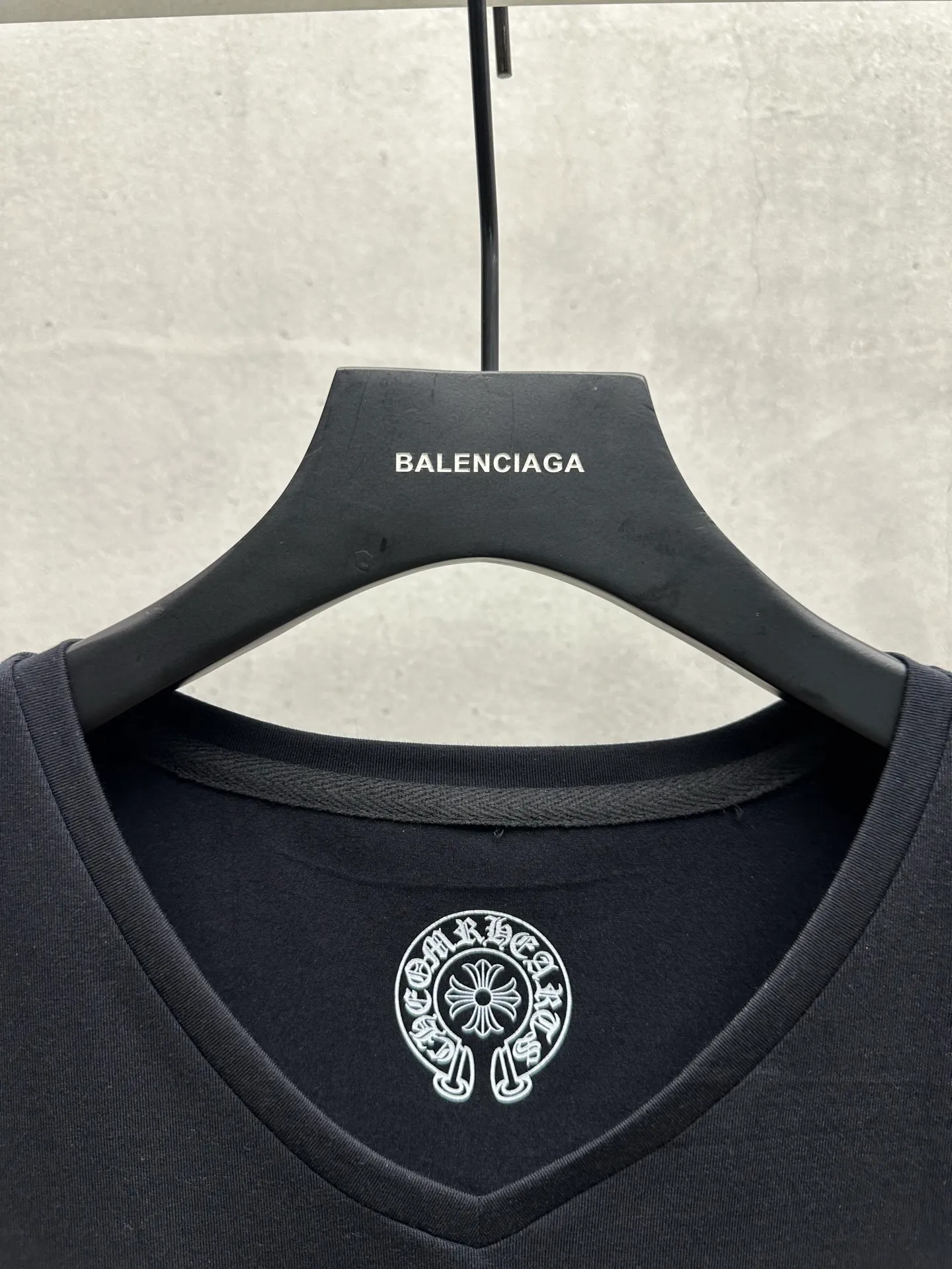 P126 #081 CHROME HEARTS 25SS women's T-shirt Made of 220G original consistent fabric V-neck women's waist style The whole body is made of imported digital direct printing Color: black Size: S M L